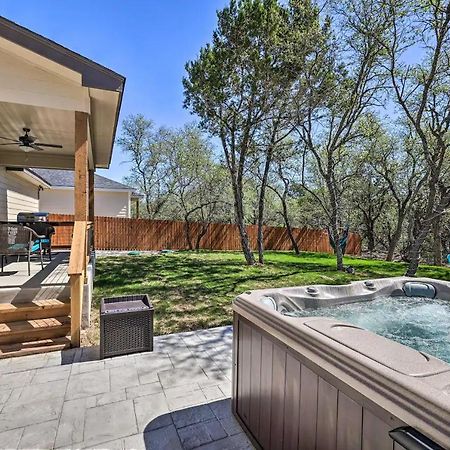 Convenient Cute Cottage Hot Tub Fire Pit Sleeps 6 Canyon Lake Exterior foto