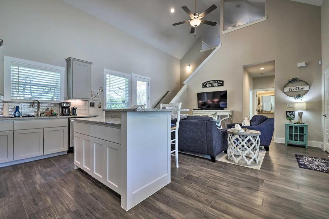 Convenient Cute Cottage Hot Tub Fire Pit Sleeps 6 Canyon Lake Exterior foto
