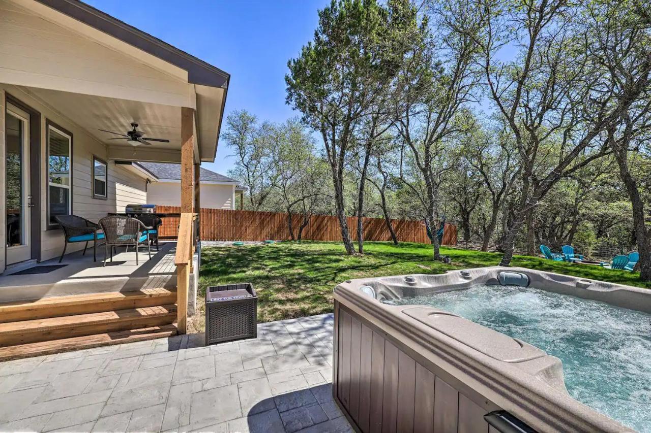 Convenient Cute Cottage Hot Tub Fire Pit Sleeps 6 Canyon Lake Exterior foto